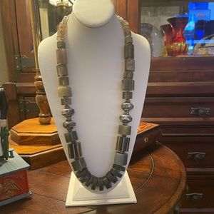 Lucite acrylic plastic silver tone metal spacer chunky necklace